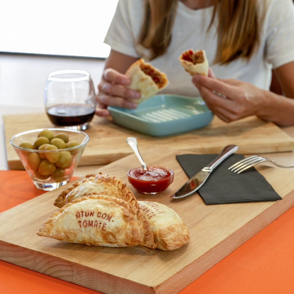 Beneficios de comprar empanadas argentinas al por mayor para hoteles y eventos-min