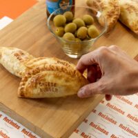 Empanadas artesanales vs. empanadas industriales ¿cuál es la mejor opción para tu negocio-min