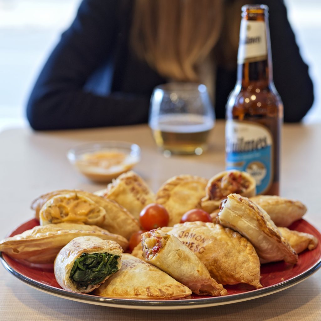 La importancia de ofrecer empanadas argentinas artesanas en el sector B2B-min
