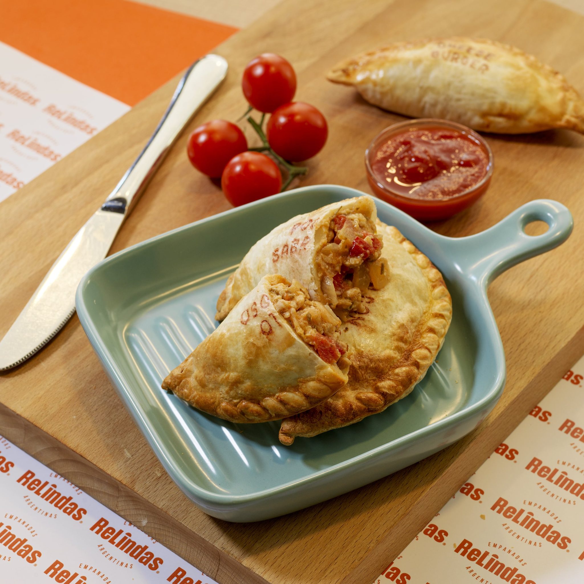 Las mejores estrategias para integrar empanadas argentinas en tu oferta gastronómica-min